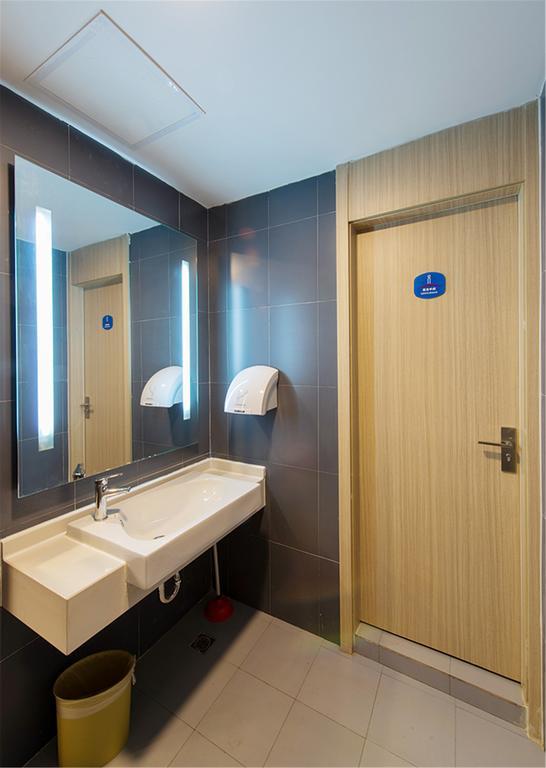 Hanting Hotel Shanghai Lujiazui Dongfang Road Exterior photo