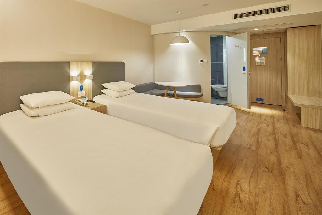 Hanting Hotel Shanghai Lujiazui Dongfang Road Exterior photo